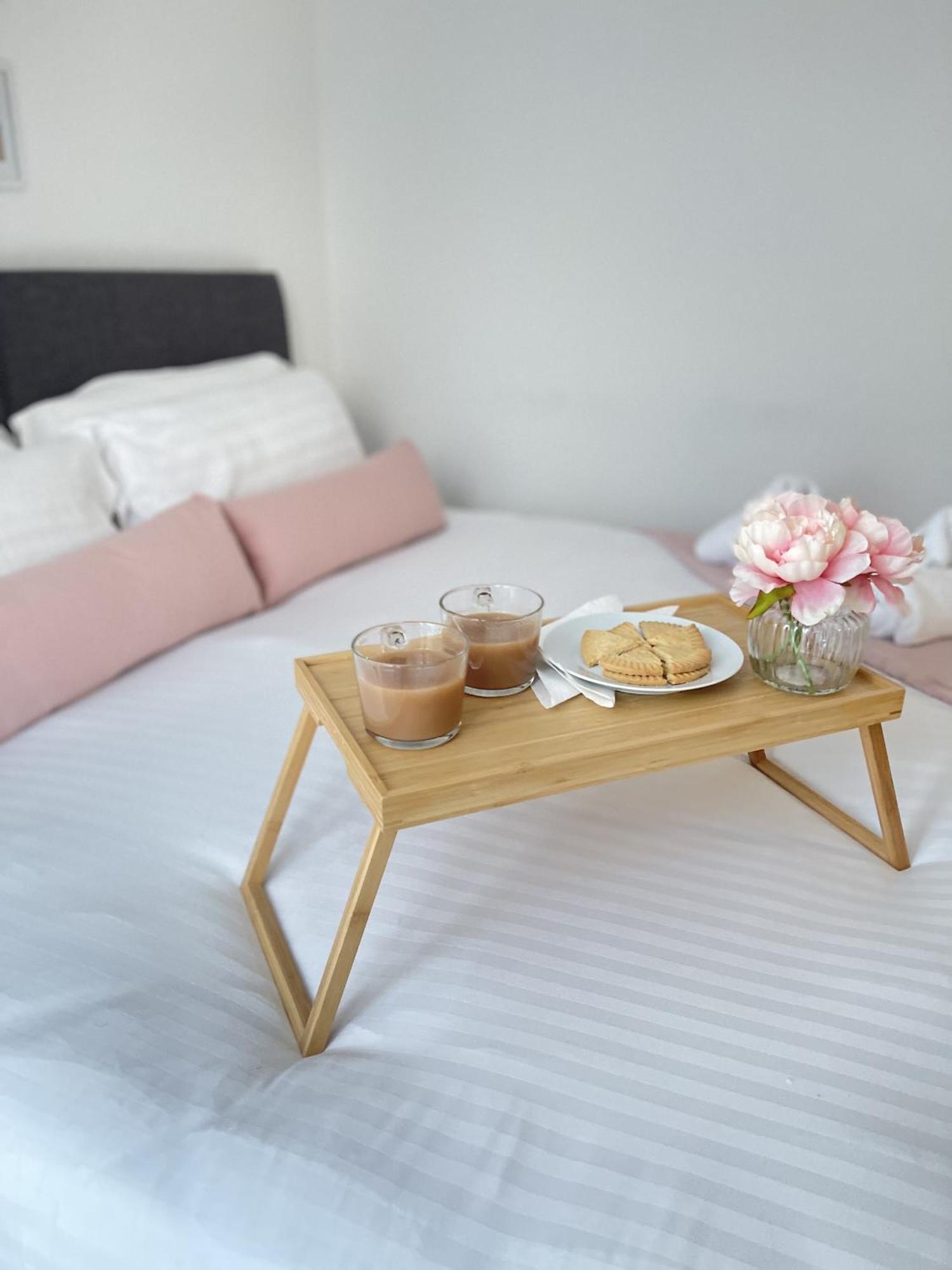 Holiday home Spacious 4 Bedroom, Wi-fi, 2 Gardens, Sleeps 8 - Amethyst Cambridge (Cambridgeshire)