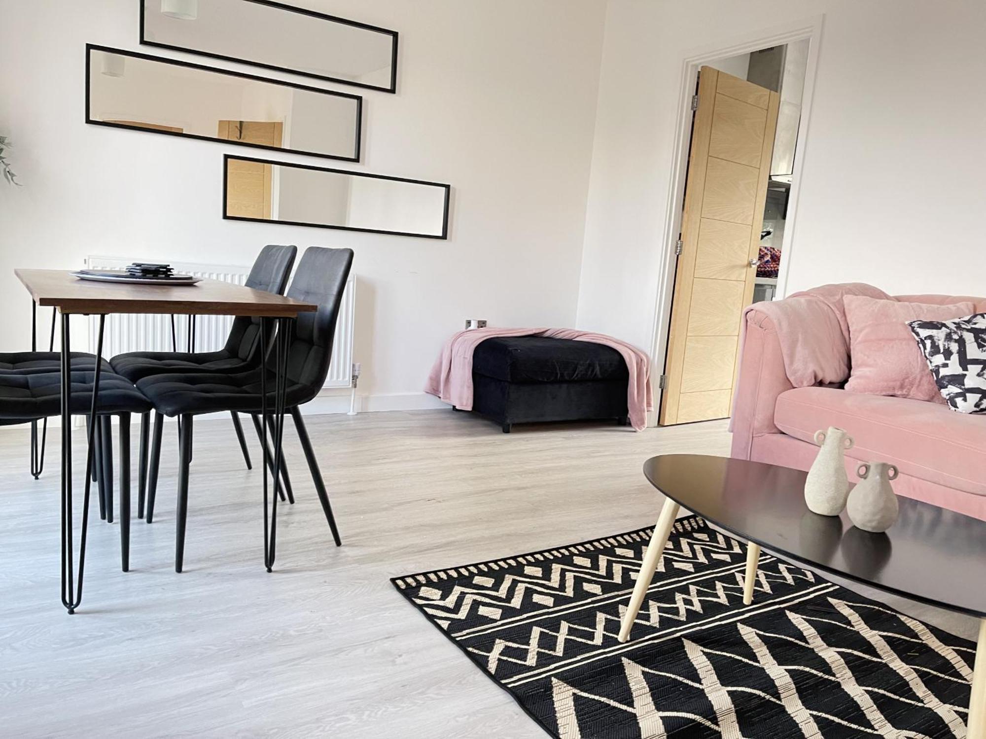 Spacious 4 Bedroom, Wi-fi, 2 Gardens, Sleeps 8 - Amethyst Holiday home Cambridge (Cambridgeshire)
