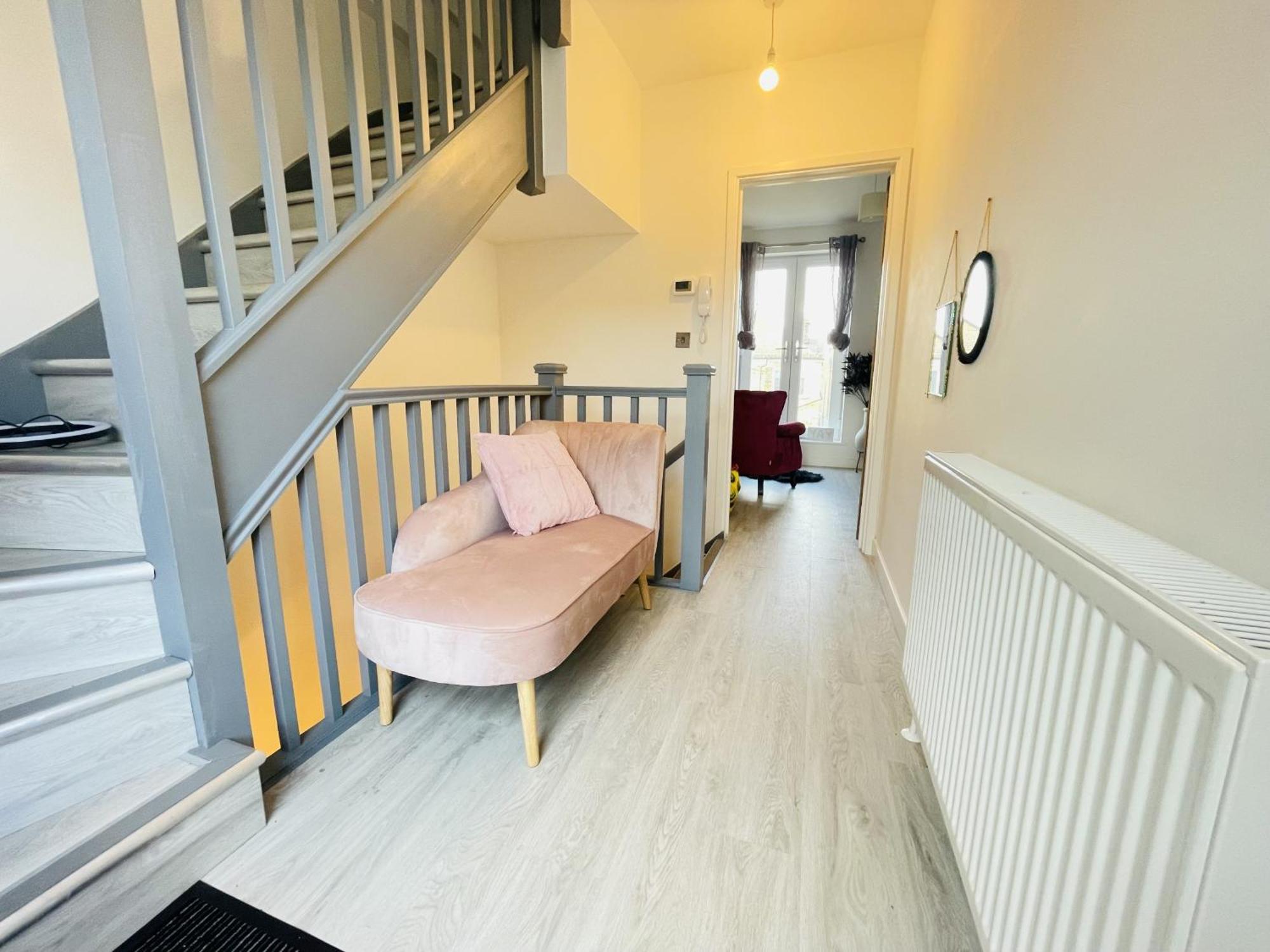 Spacious 4 Bedroom, Wi-fi, 2 Gardens, Sleeps 8 - Amethyst Holiday home Cambridge (Cambridgeshire)