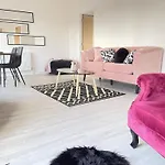 Spacious 4 Bedroom, Wi-Fi, 2 Gardens, Sleeps 8 - Amethyst