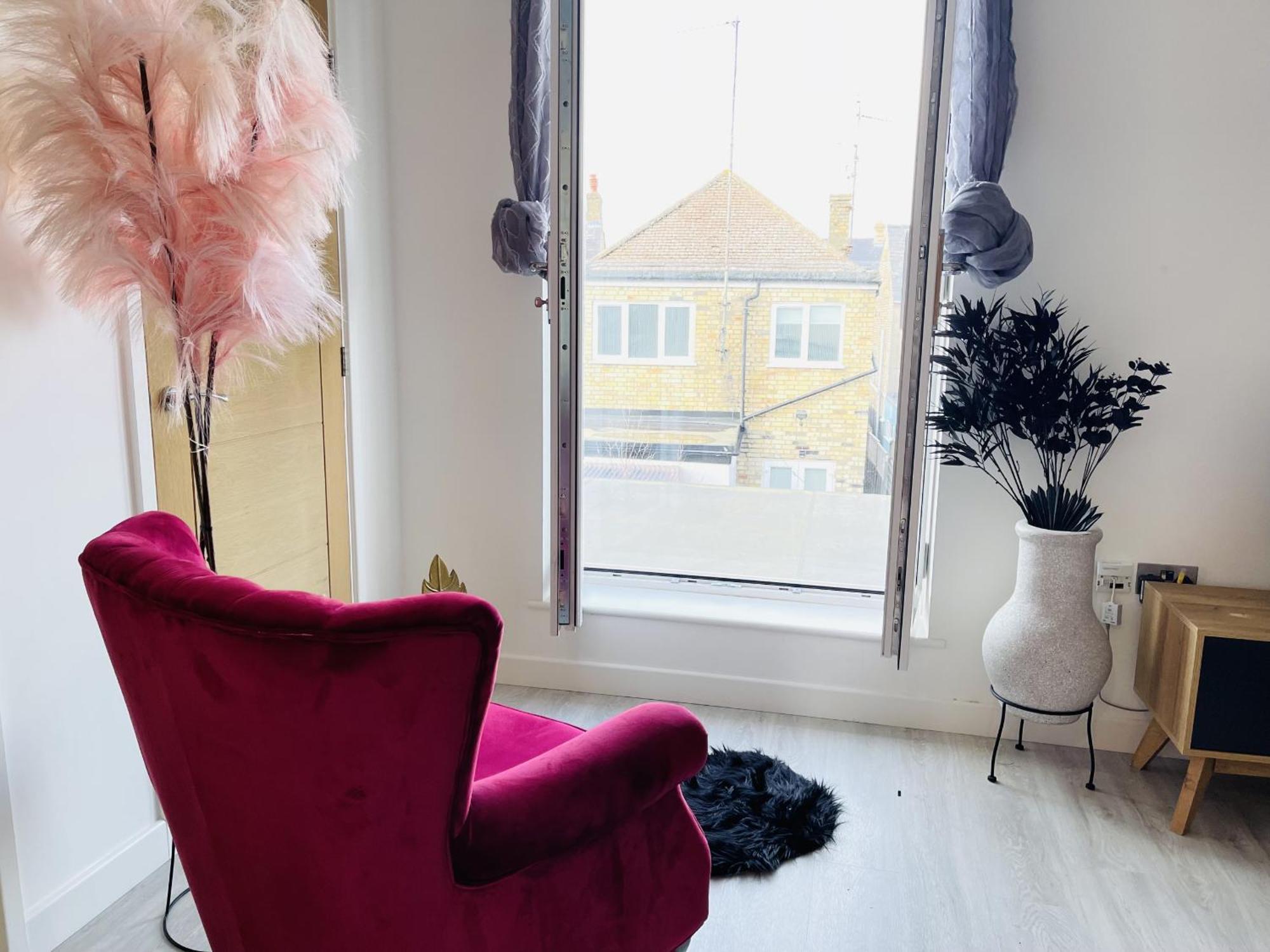 Casa de férias Spacious 4 Bedroom, Wi-fi, 2 Gardens, Sleeps 8 - Amethyst Cambridge